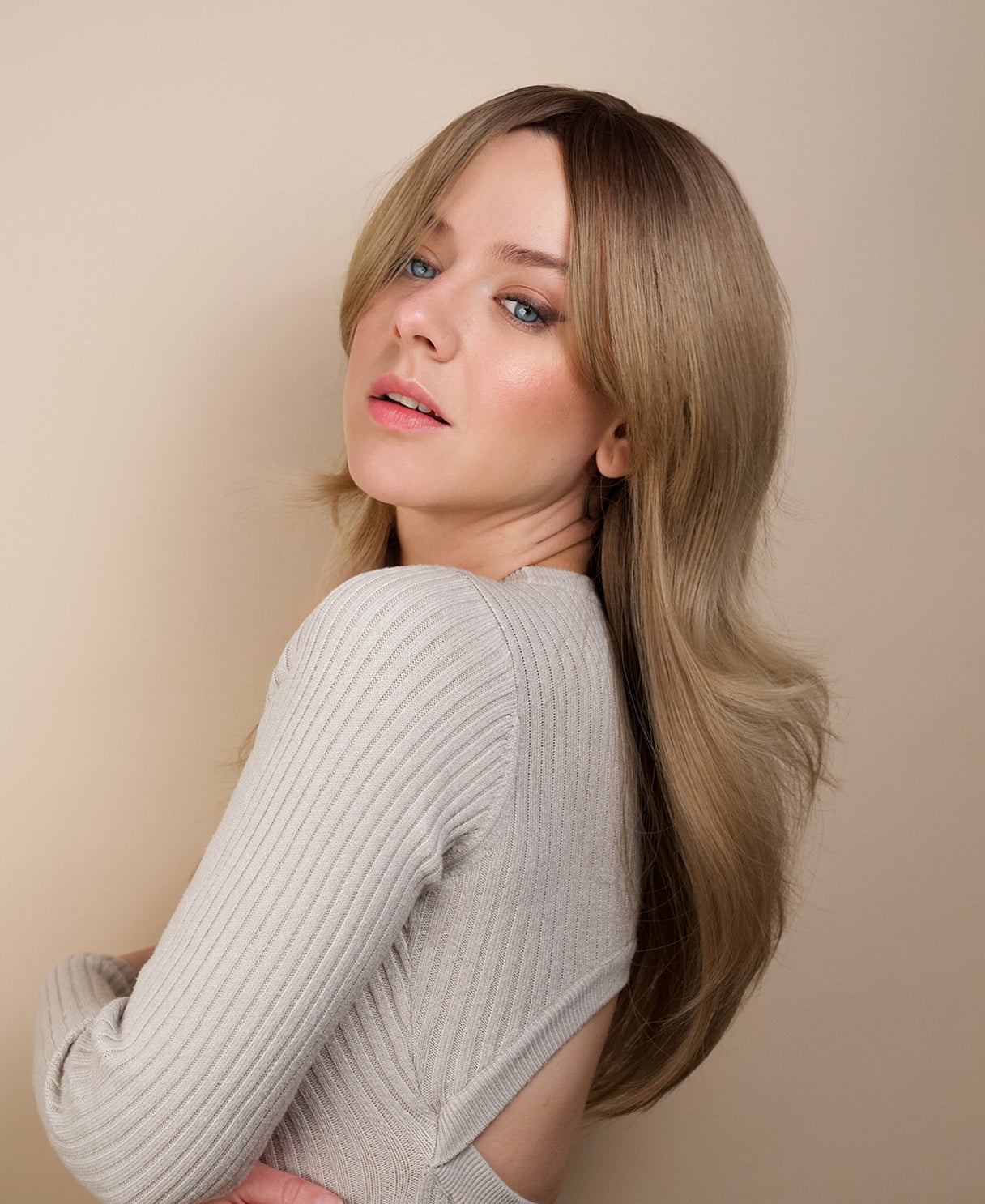 vegan fiber wig - 24" layered medium blonde.