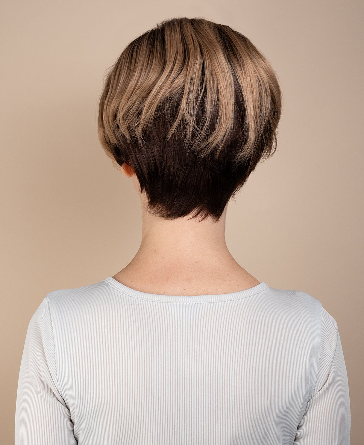 t-part wedge bob human wig - 6" rooted dirty blonde.