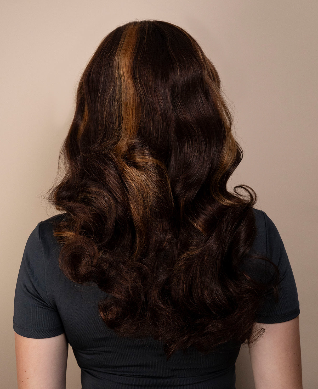 bouncy curls front lace wig - 18" bronde moneypiece.