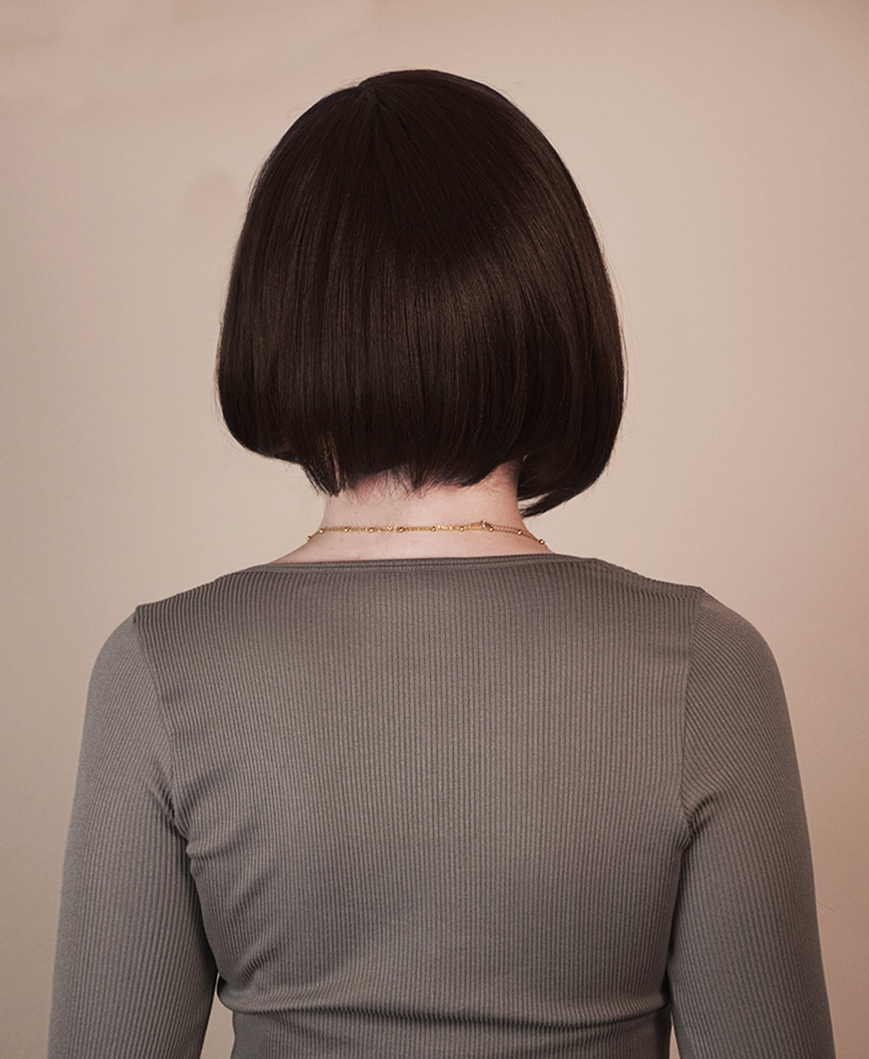 vegan fiber bob with side bangs wig - 10" brown.