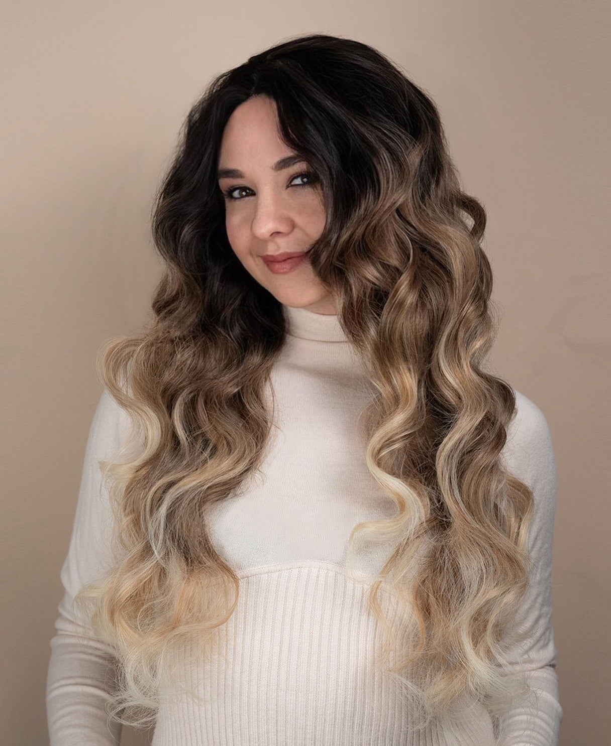 vegan fiber wavy wig 24" blonde balayage.