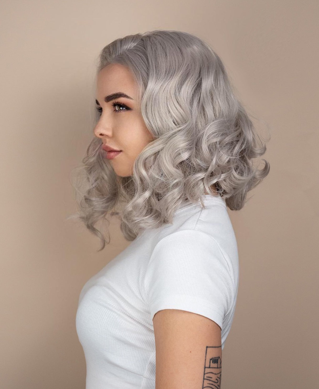 vegan fiber wavy wig - 12" silver blonde.