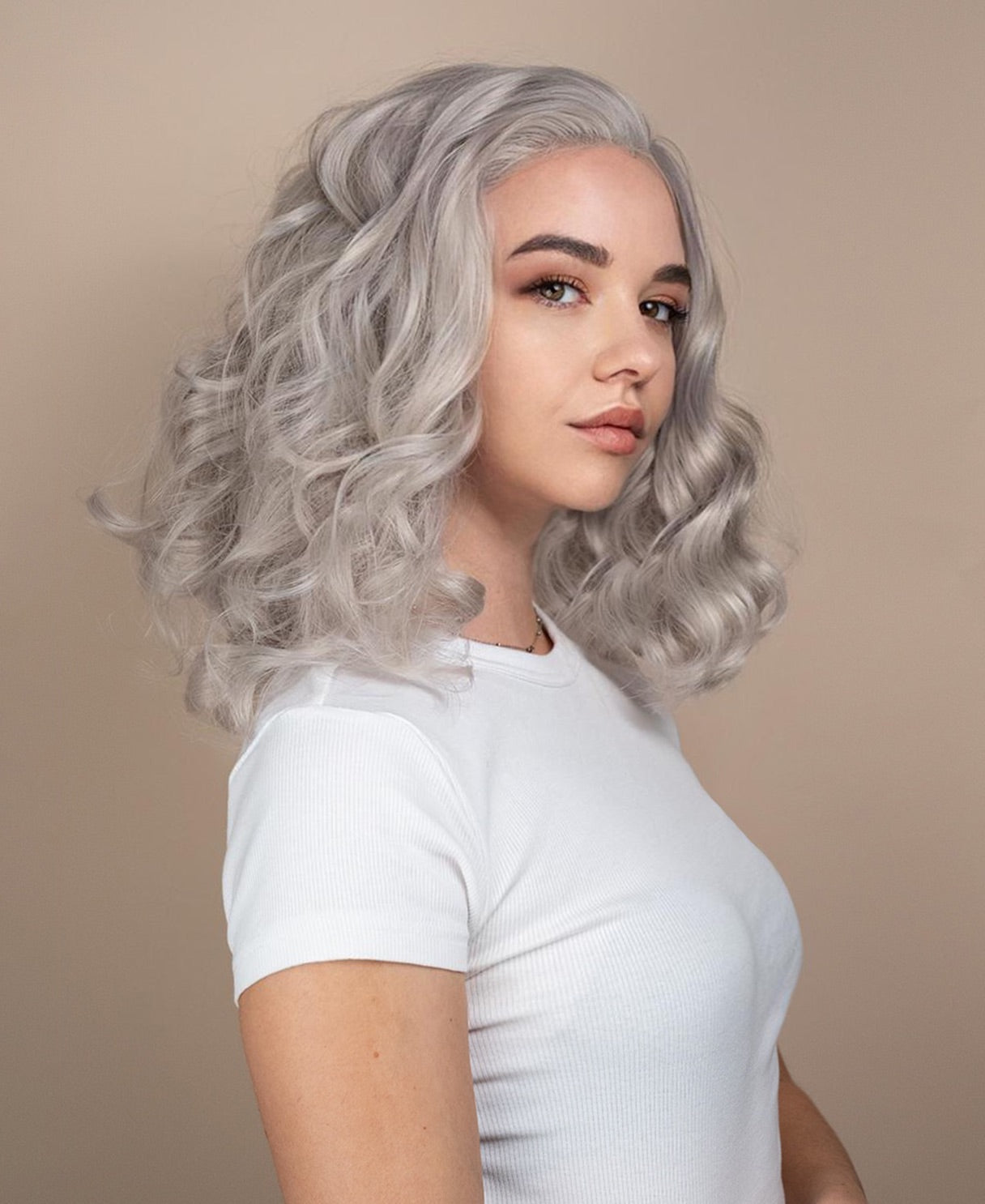 vegan fiber wavy wig - 12" silver blonde.