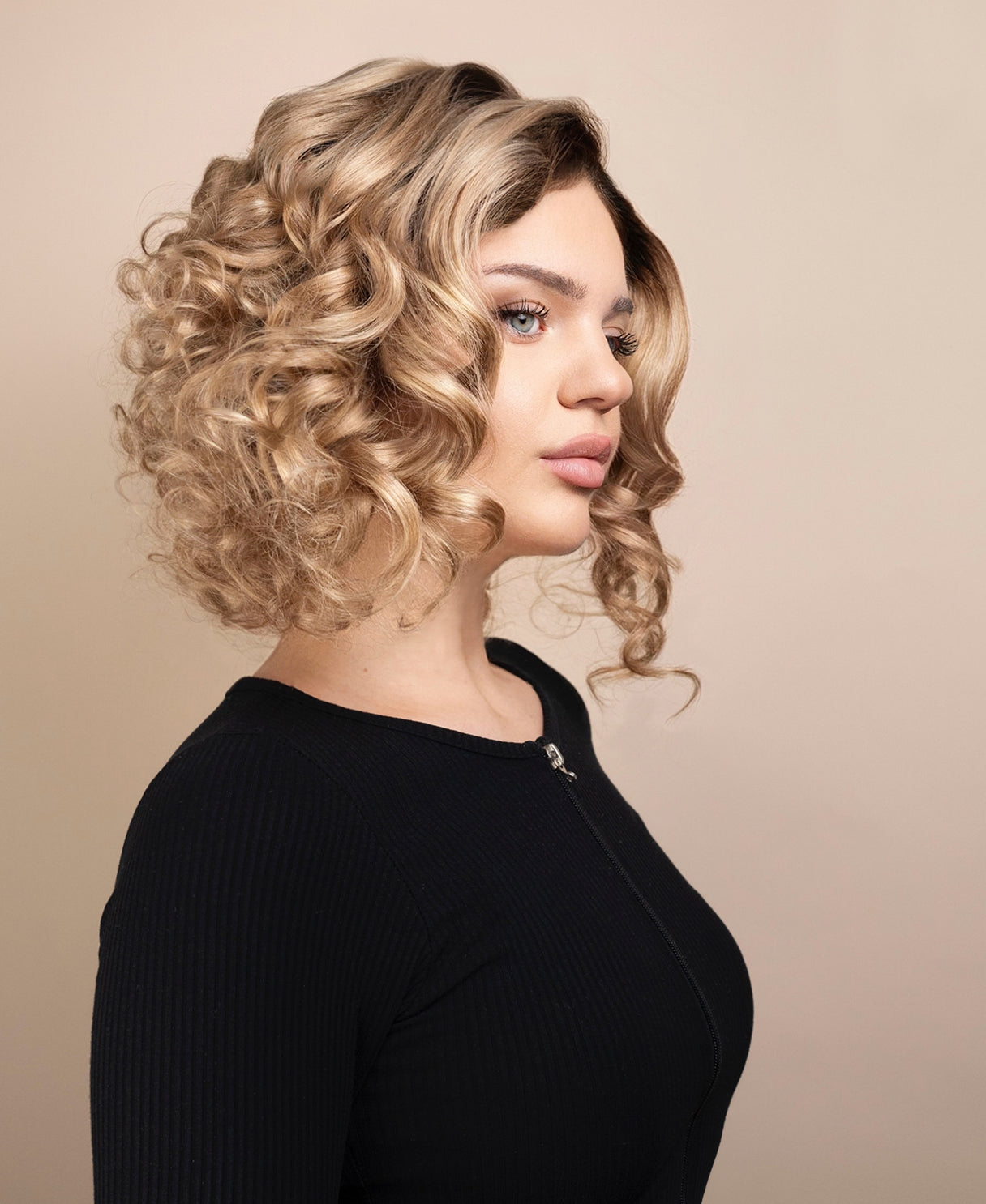 bob human wig - 12" rooted dirty blonde.