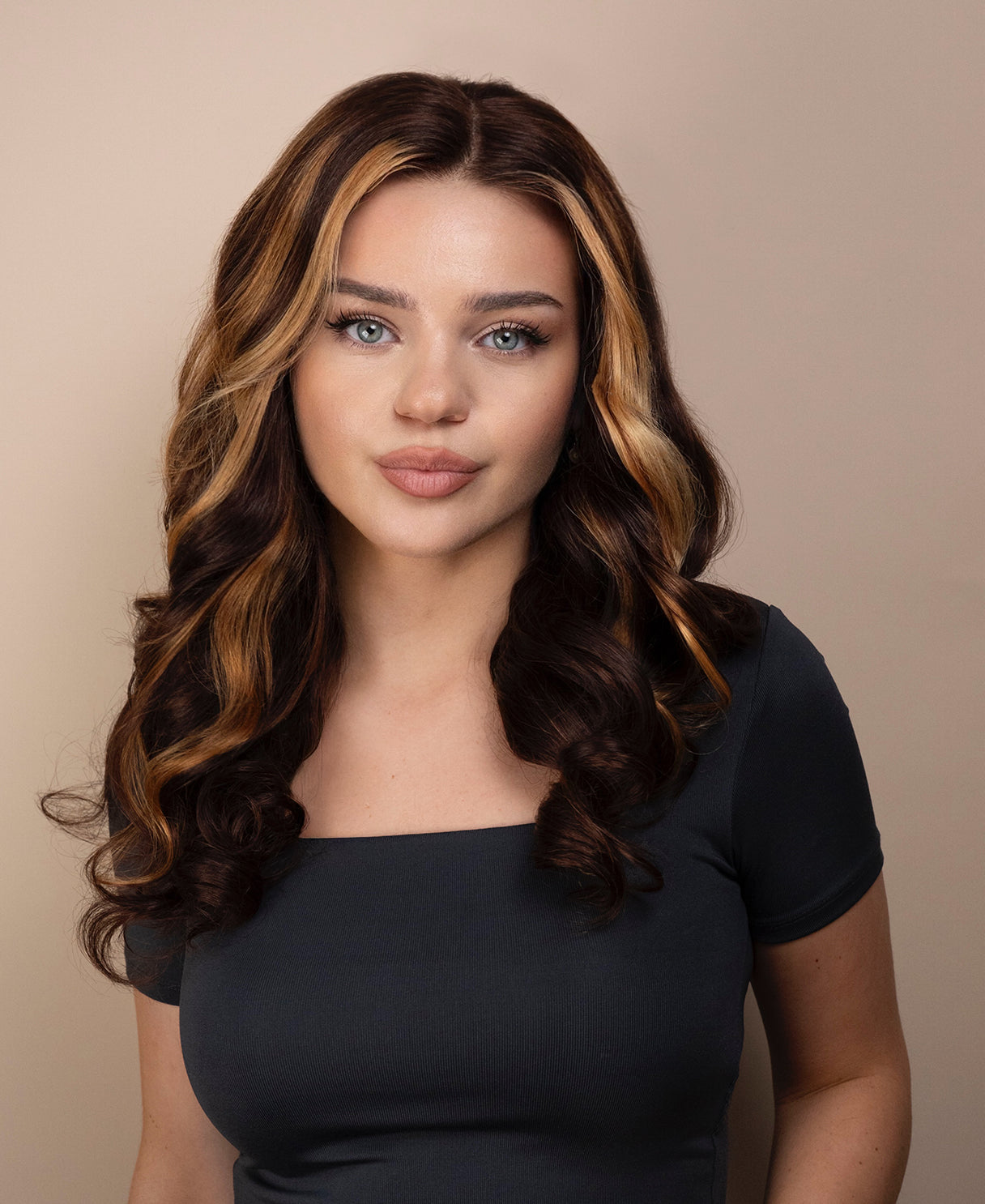 bouncy curls front lace wig - 18" bronde moneypiece.