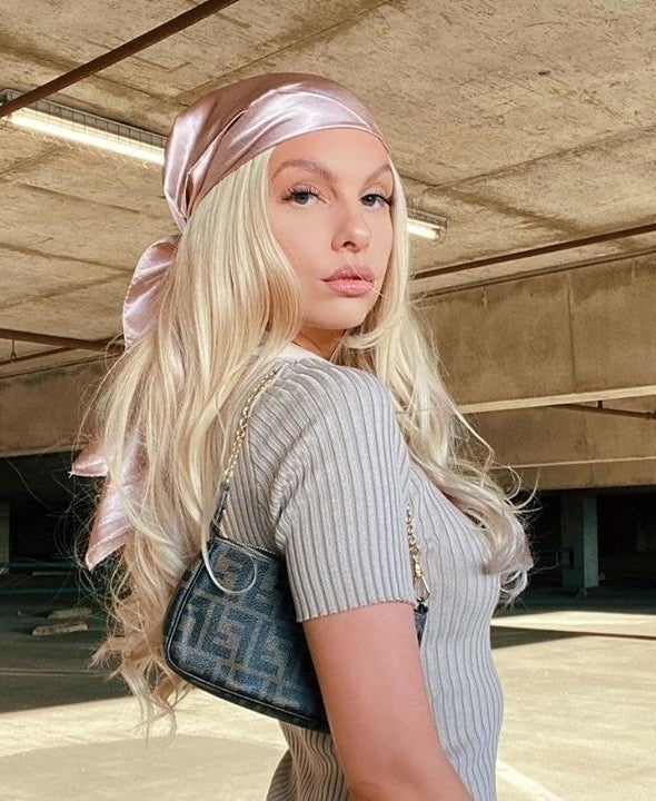 tape-in hair extensions platinum blonde.