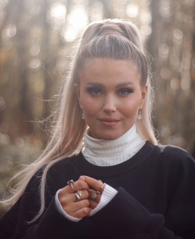 ponytail - platinum blonde.