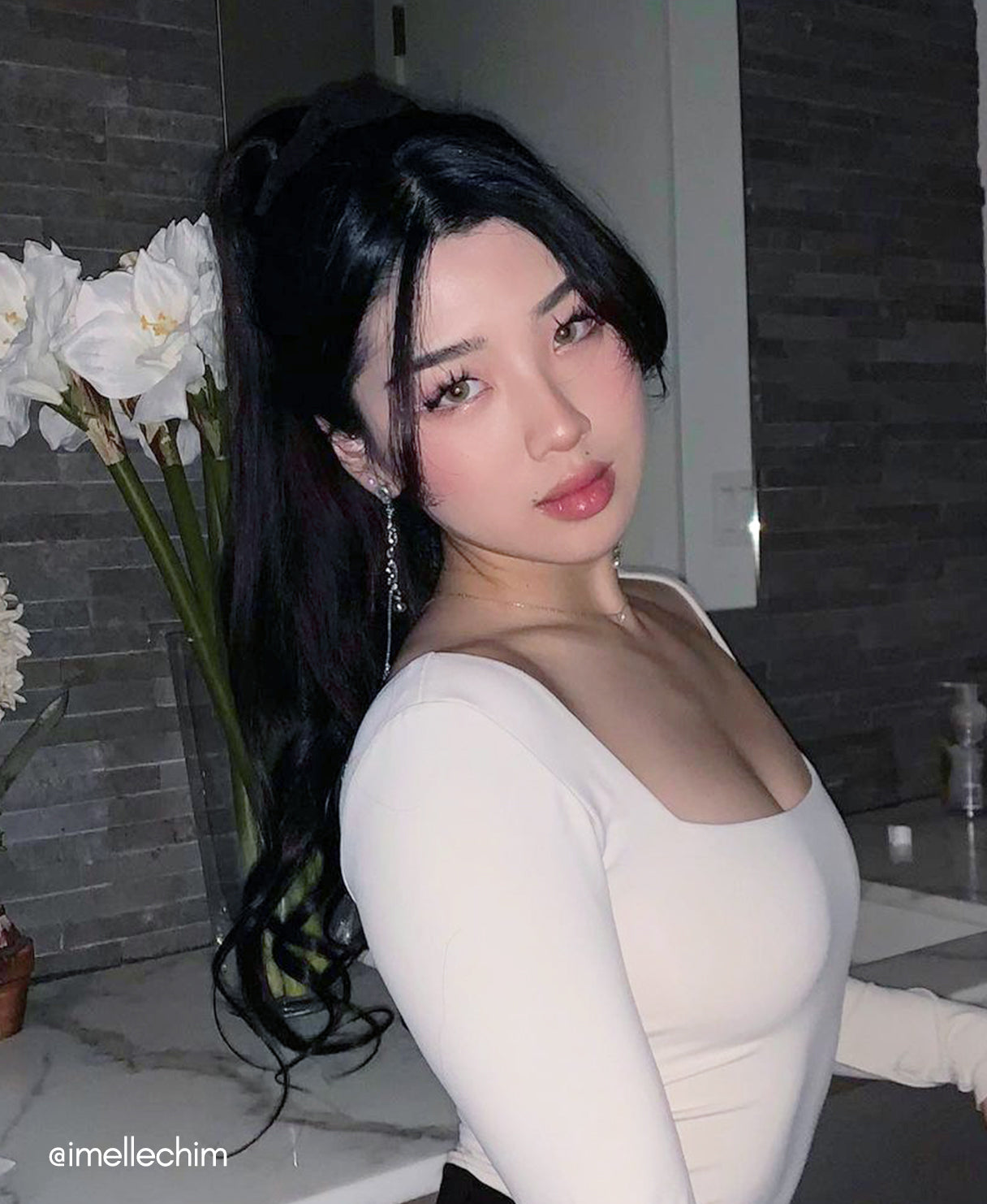 ponytail - jet black.