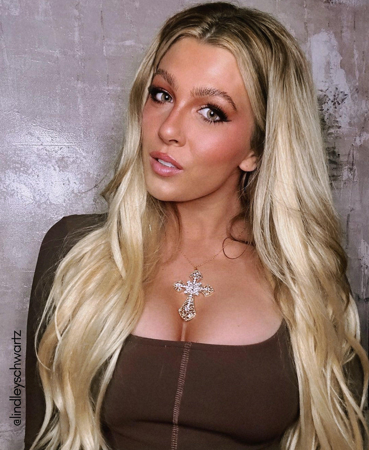 clip-in hair extensions rooted blonde.