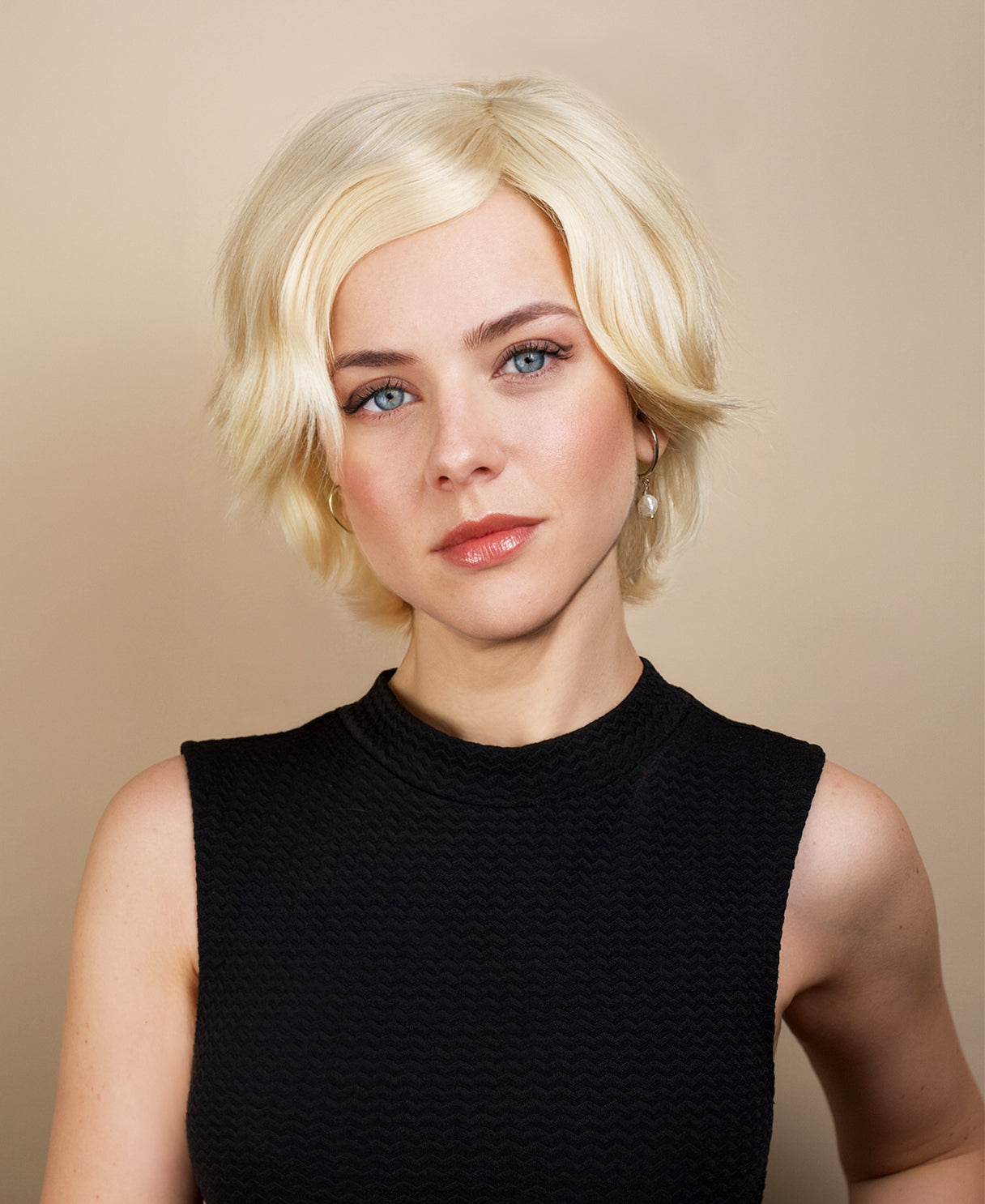 european virgin hair wig - 6" light blonde.