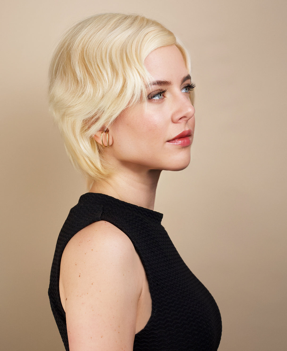 european virgin hair wig - 6" light blonde.