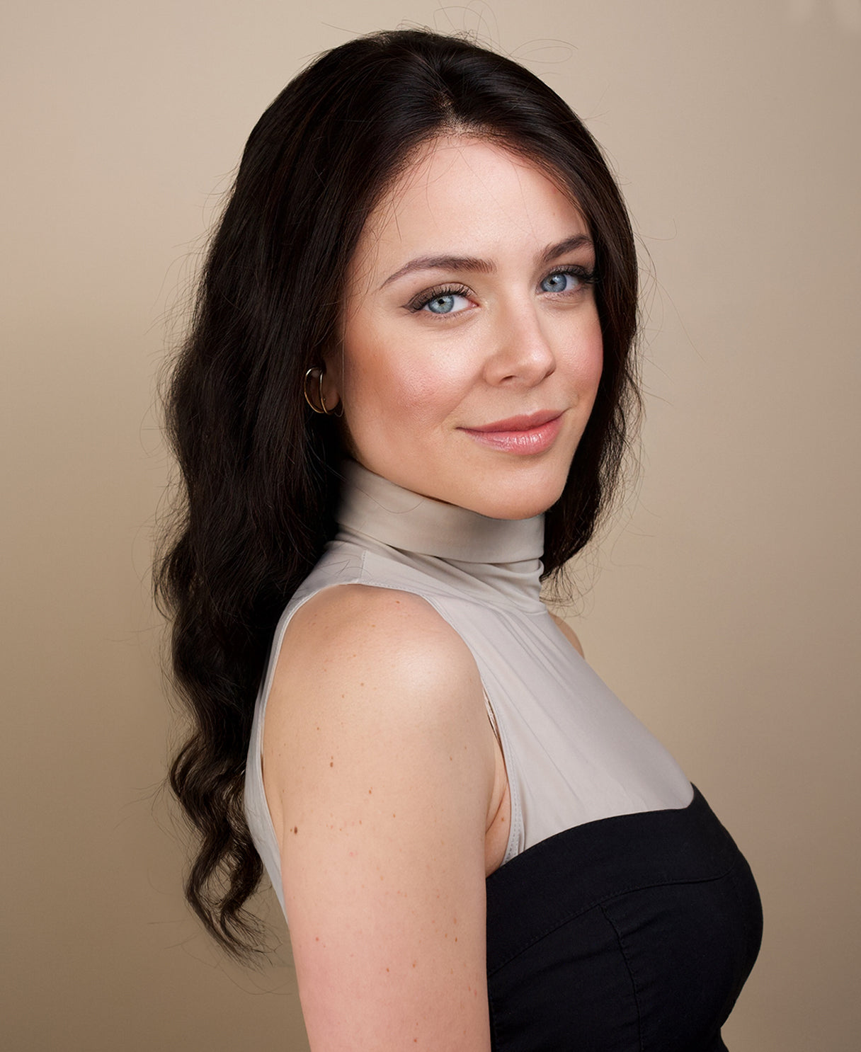 pre-cut full lace wavy human wig - 16" natural black.