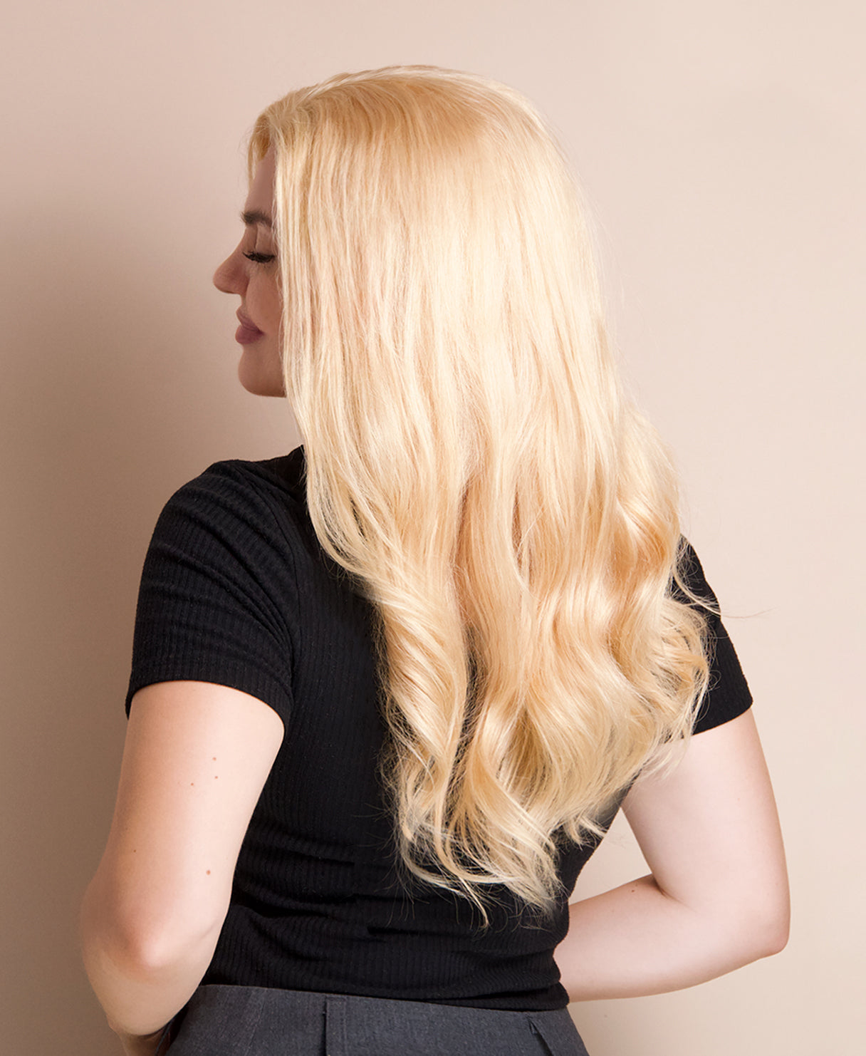 lace front human wig - 18" honey blonde.