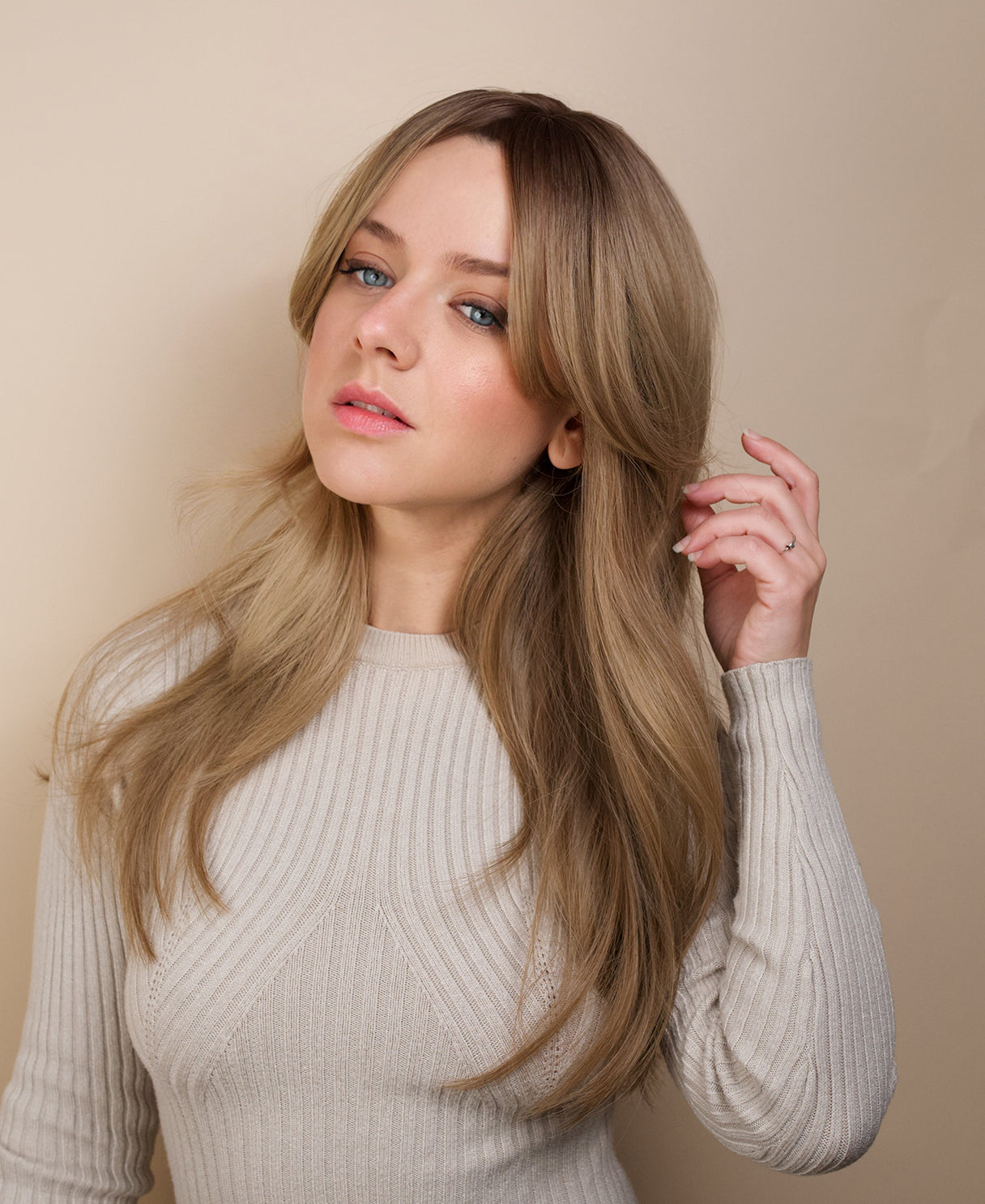 vegan fiber wig - 24" layered medium blonde.