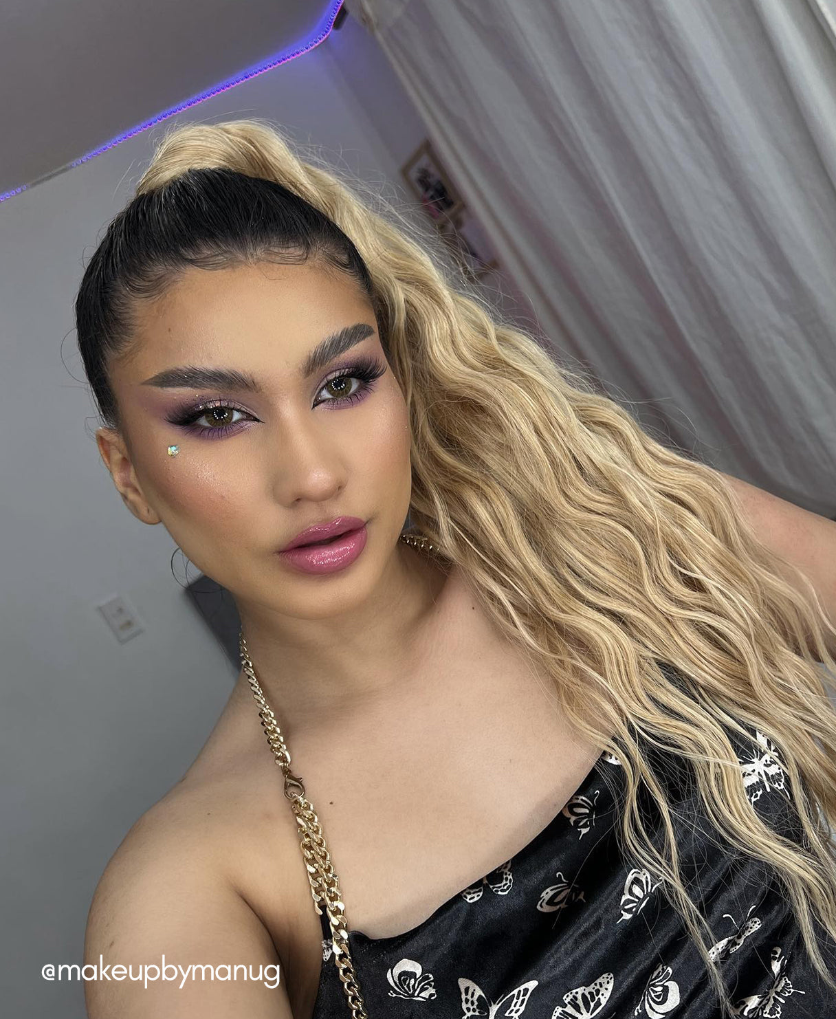 curly ponytail - honey blonde.